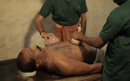 Njavarakizhi rice-bolus therapy during Karkidaka Chikitsa, Kerala's monsoon Ayurvedic treatment season, at Agasthya Ayurvedic Hospital