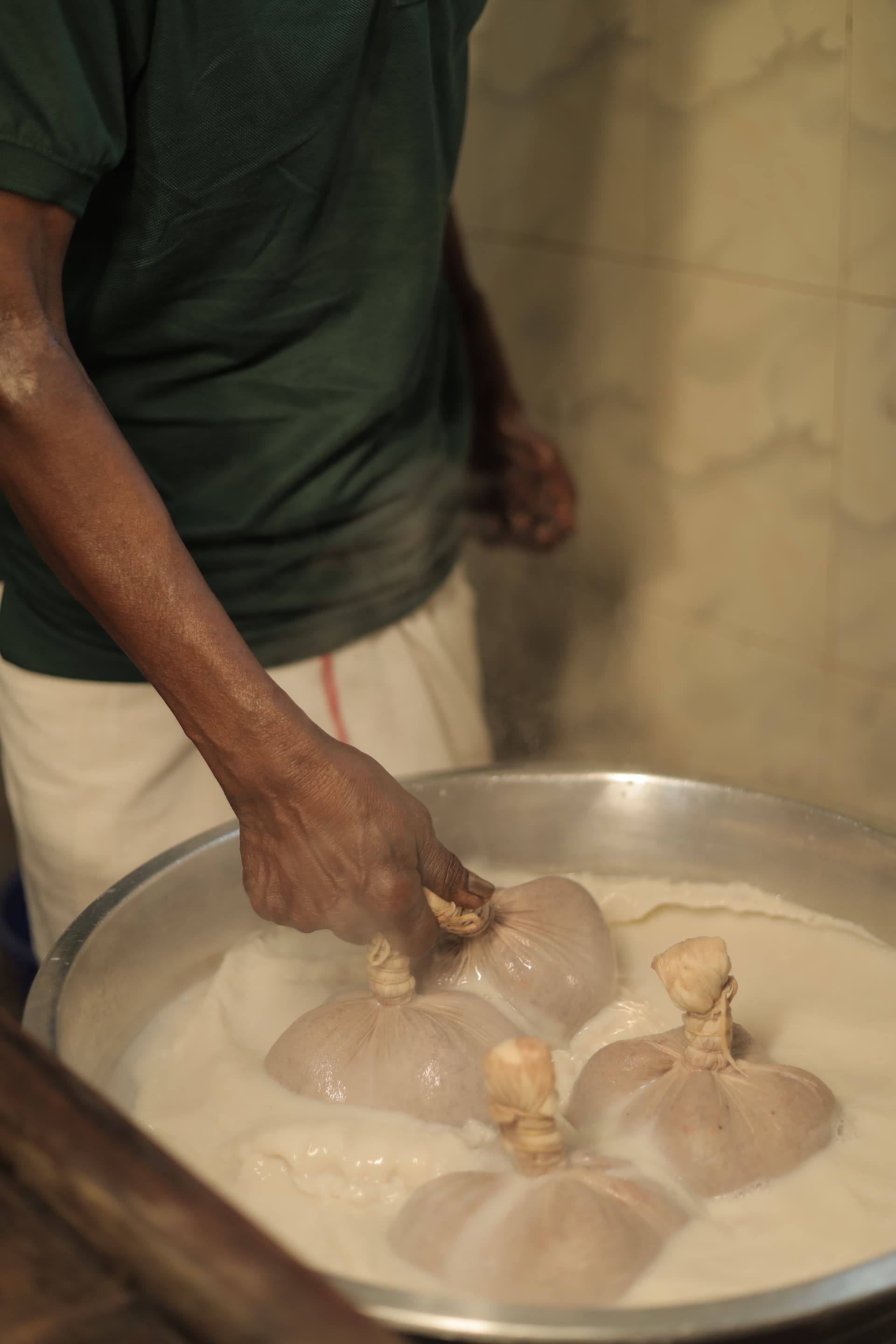 Traditional Kizhi therapy at Agasthya