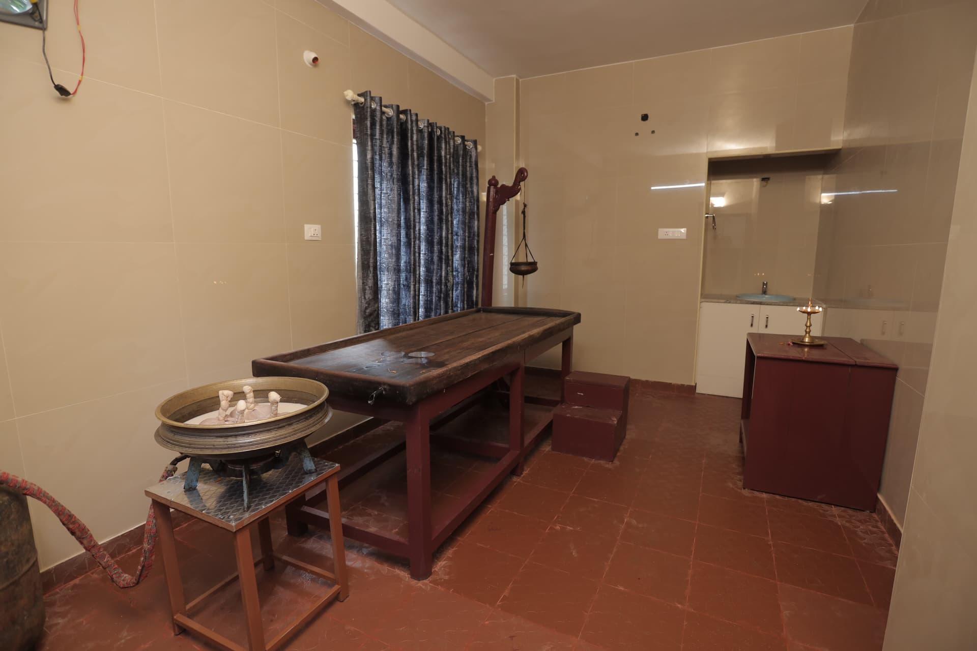 Herbal poultice massage treatment