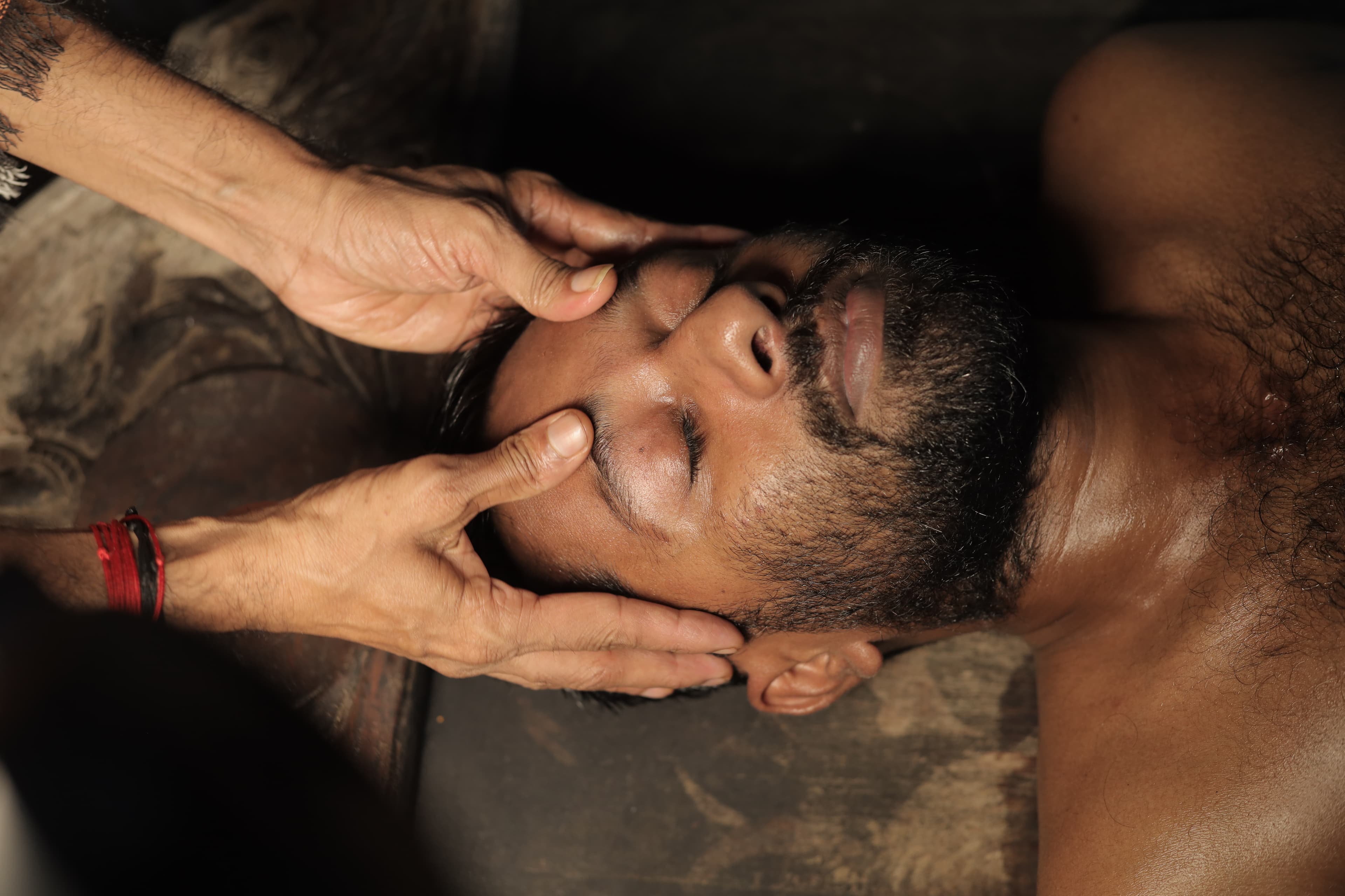 Shiro Abhyangam head massage therapy