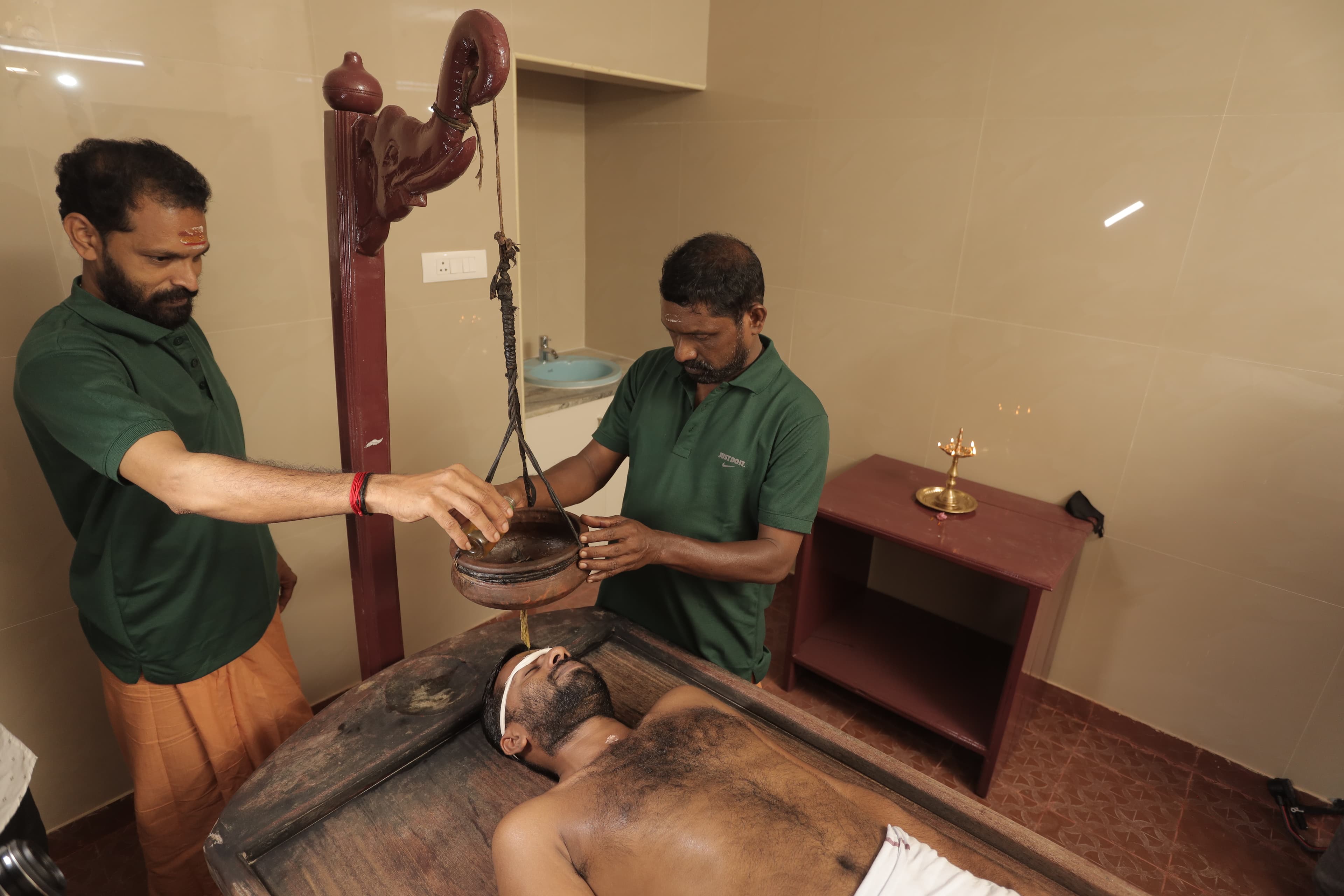 Shirodhara therapy in progress at Agasthya